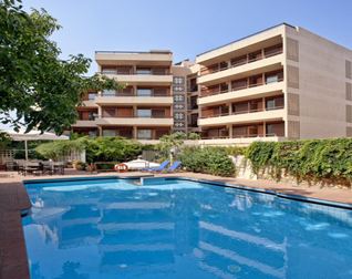 Akali Hotel Swimming Pool